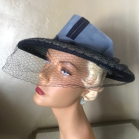 OUTSTANDING 1940s\' TWO TONE BLUE STRAW WIDE BRIM HAT WITH GROSGRAIN TRIM & VEIL main image 16